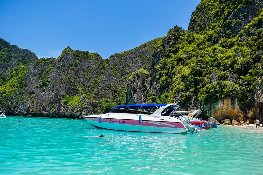 speed boat